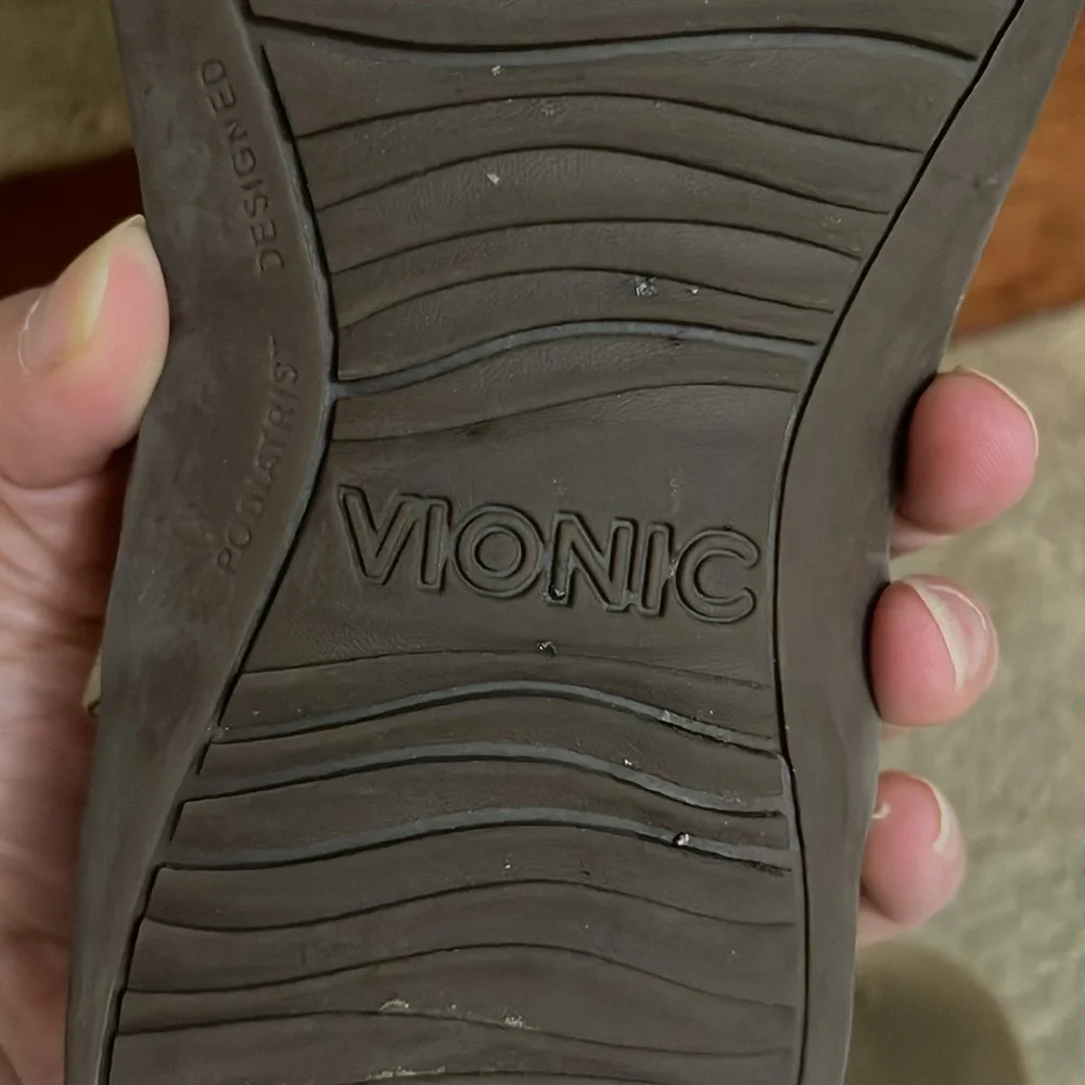 Vionic Women's Metallic Sandals Size 9 - Picture 10 of 11